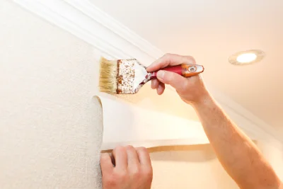 Pose de papier peint à Treilles — revêtements muraux et toiles de verre